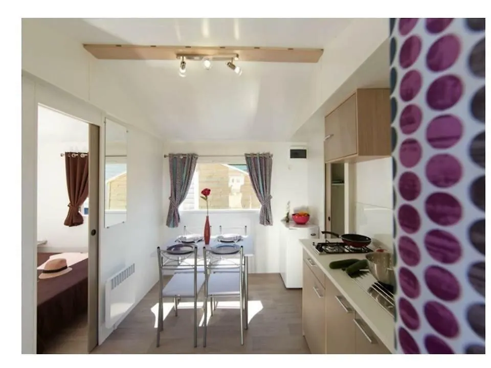 ***  Camping La Residence D'Ete 3 Etoiles Familial Piscine Chauffee Gorges De L Ardeche Saint-Remeze Frankrijk